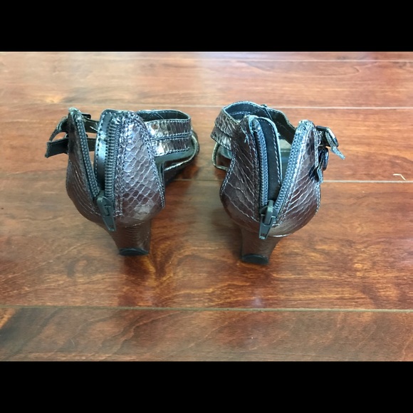 Kenneth Cole Reaction Wedge Sandals - Picture 6 of 6